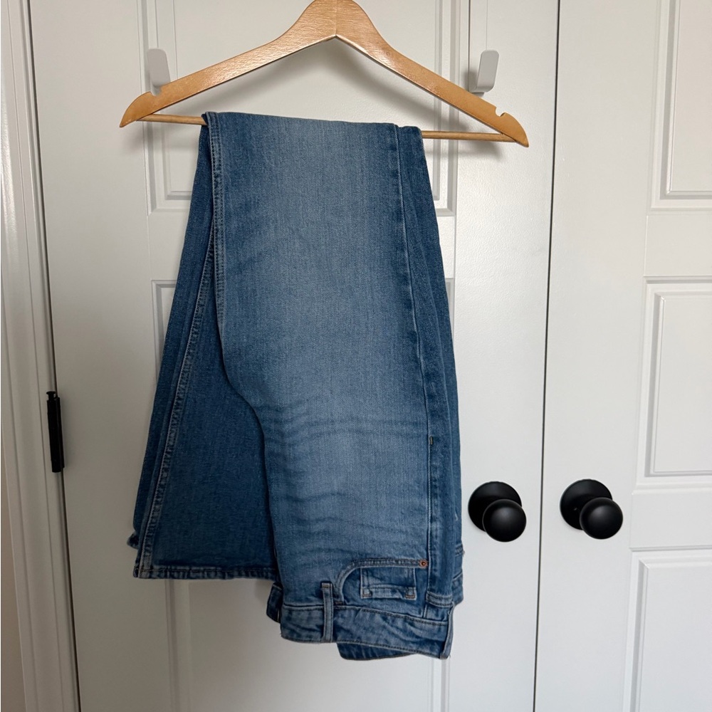 Old Navy Straight-Leg Women's Jeans in Mid Blue